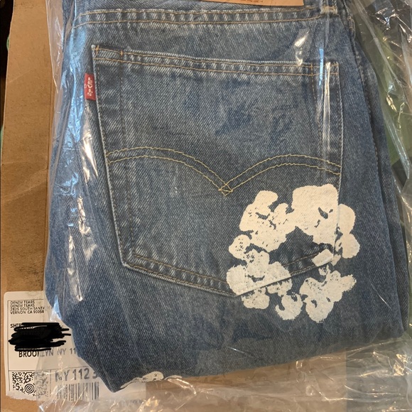 Denim Tears x Levi’s Wreath Jean Dark Wash - Picture 2 of 4